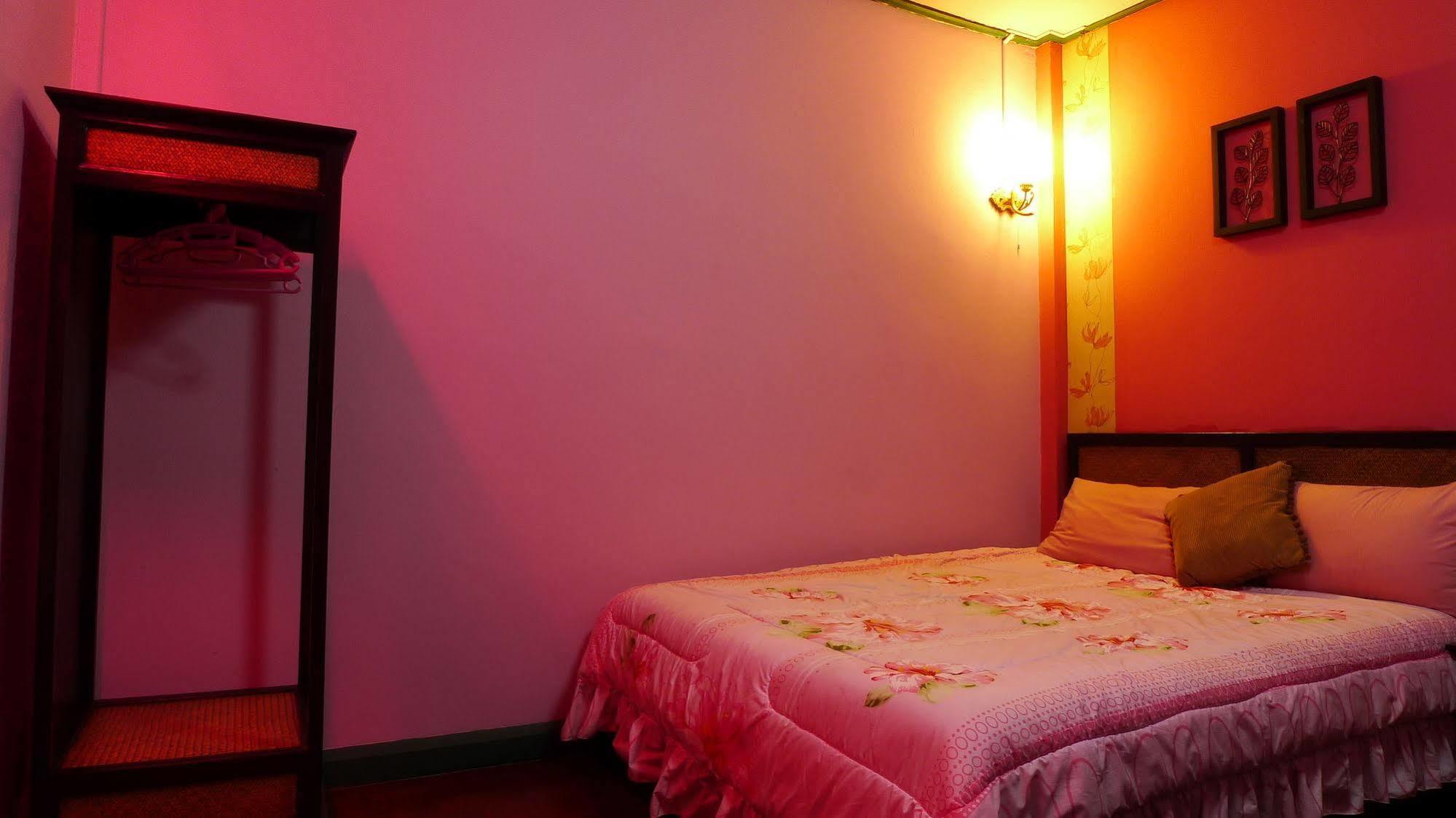 Hotel Baan Kaewta à Chiang Mai Extérieur photo